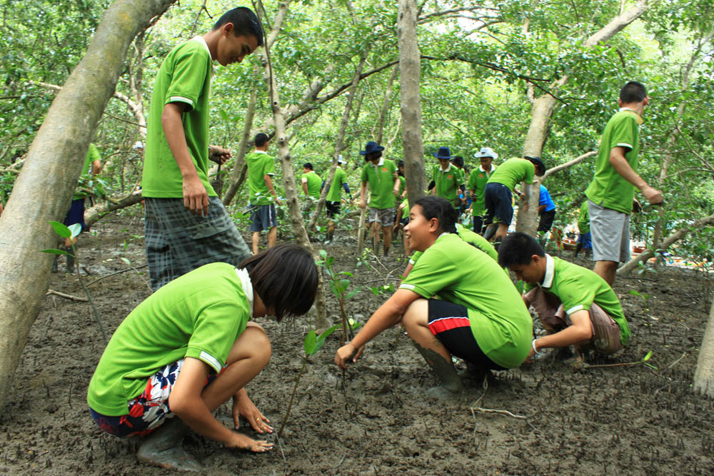 ททท.ดำเนินโครงการเที่ยวชุมชนไทยร่วมใจต้านภัยโลกร้อน จัด กิจกรรม  “ ส่งเสริมการท่องเที่ยวชุมชน และปลูกป่าตำบลคลองโคน”